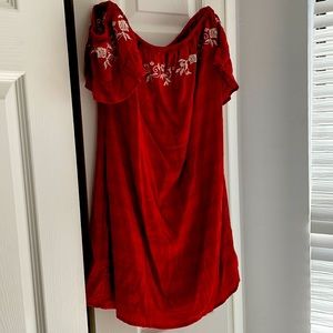 Dress with off shoulder sleeves